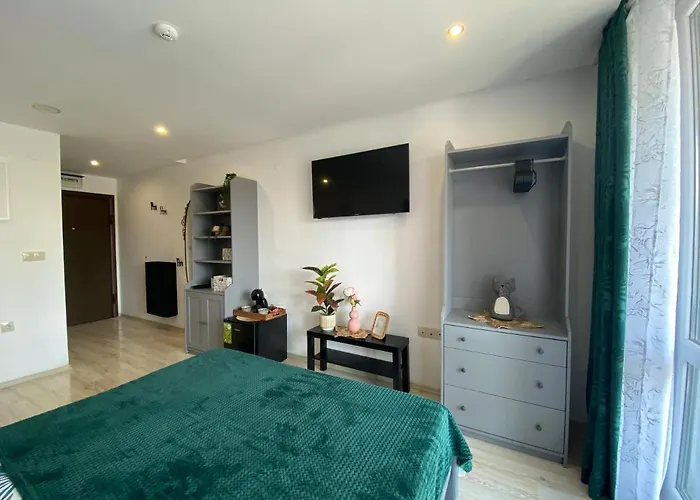 Paradiso 'в' 403 Fancy Апартаменты *